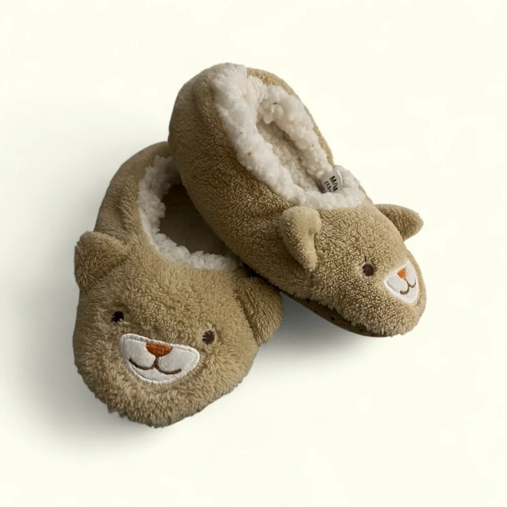 NWT Cute Kids Teddy Bear Slippers, Cozy Fleece Lining, With Grip on the Soles